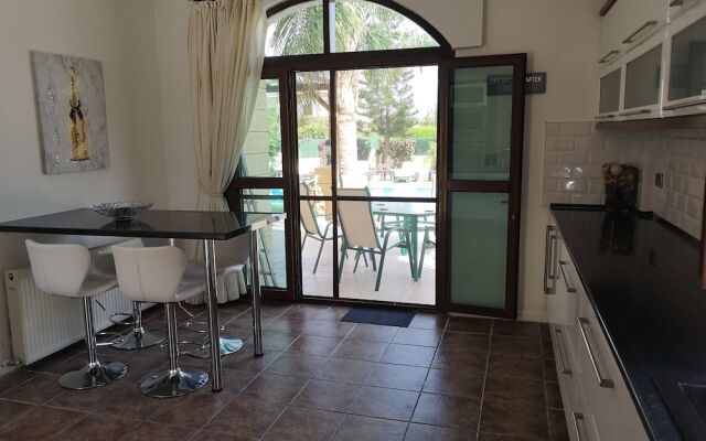 Stunning Private Villa - Beautiful Gardens & Pool