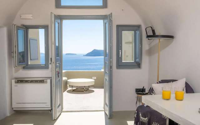 SantorOia Luxury Suites