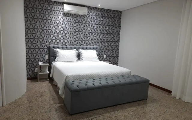 Colonial Plaza Hotel
