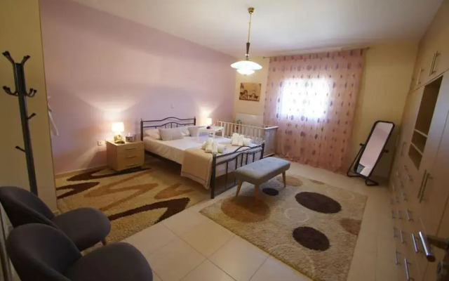 Eleni's Holiday Home