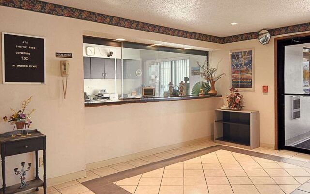 Super 8 Hammond/North