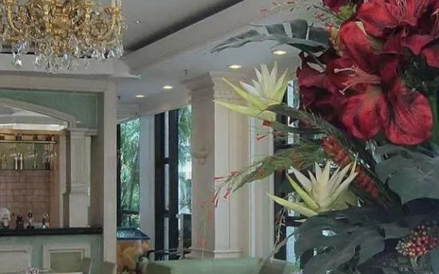 Clifford Hotel