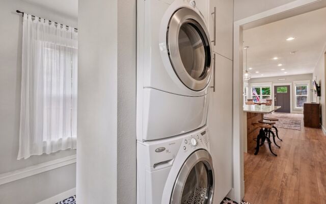 Cozy Chic Home In Downtown Loveland!