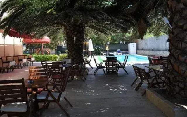 R Hotel by Rooms