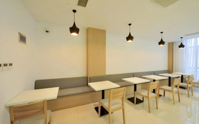 JI Hotel (Shanghai Hongqiao Airport Huqingping Highway)