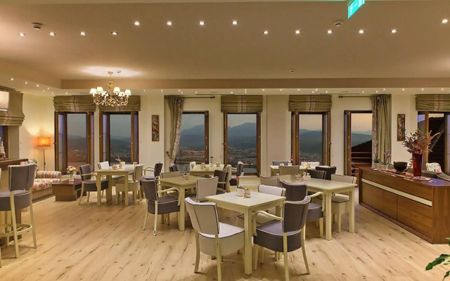 Arktos Mountain Hotel