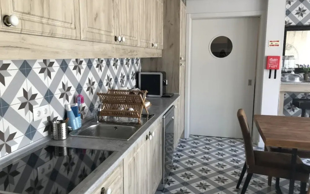 Royal Beach Hostel & Suites