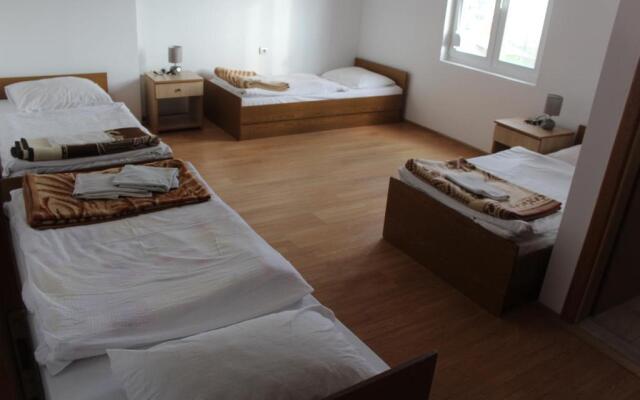 Guesthouse Camp Zemo