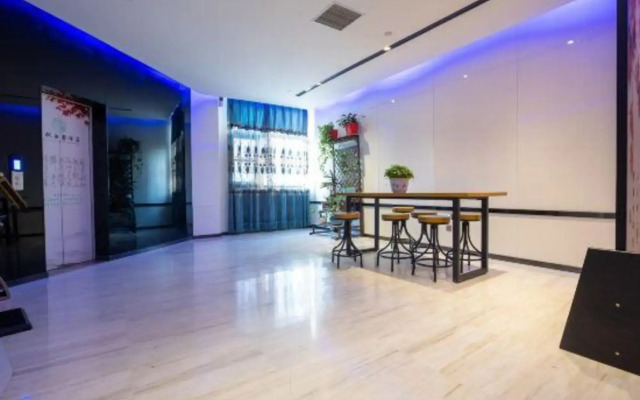 Qingfeng Bailu Hotel (Zhengzhou Erqi Wanda Plaza)