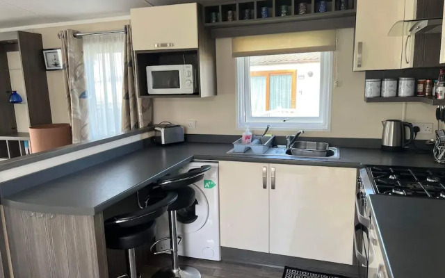 Inviting Luxury 2-bedroom Caravan in Hunstanton