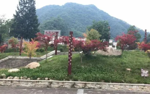 Nanjiang Fengyun Hotel