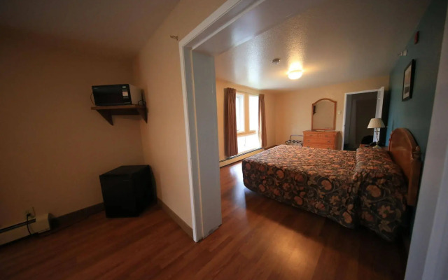 Long House Alaskan Hotel
