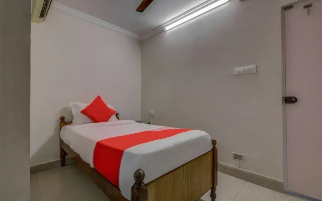 Oyo 14323 Anupama Hotel