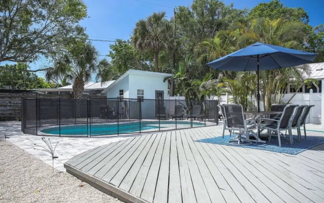 Modern Grove Beautiful 3 Bedroom Home