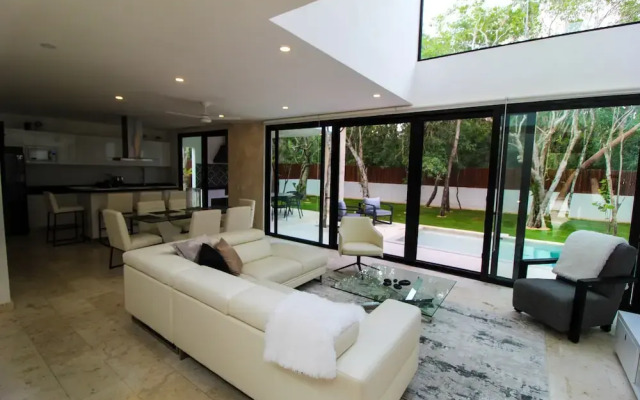 Bahia Principe Vacation Rentals - Four-Bedroom House