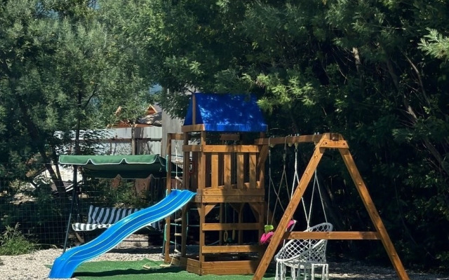 У Ашота (Алахадзы)