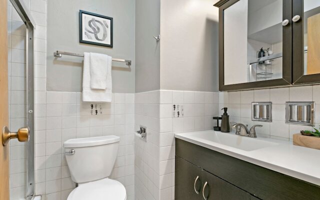Studio in the Heart of Lakeview