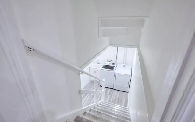 Waterfront Avenue Suites