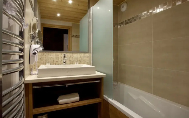Luxury Apartment With a Balcony in the Lively Arc 2000