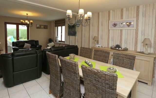 Beautiful Detached Home with Spacious Garden And Infrared Sauna, 800 M From the Sea