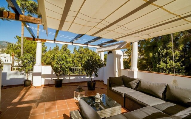 SE-Spacious townhouse in Nueva Andalucia Roomservice