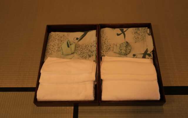 Traditional Guesthouse TONARI