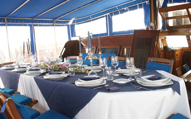 Boat and Breakfast