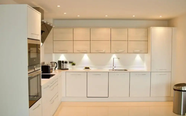Luxurious Central Edinburgh Apartment - Sleeps 6