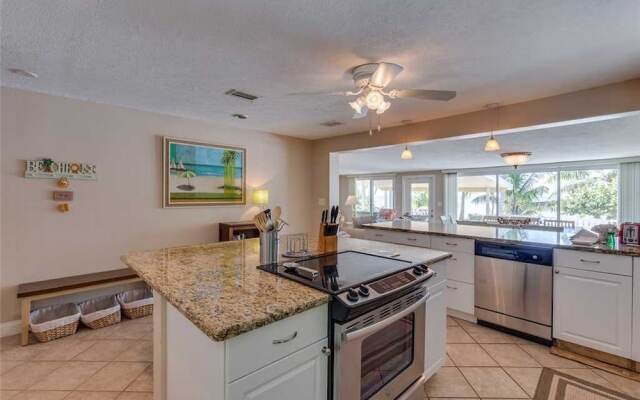 Tropical Paradise - Three Bedroom Home