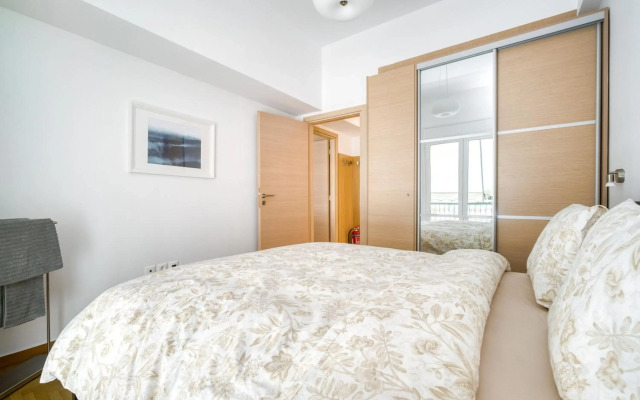 Stylish, Sunny New 2 Bedroom, Prime Central Athens