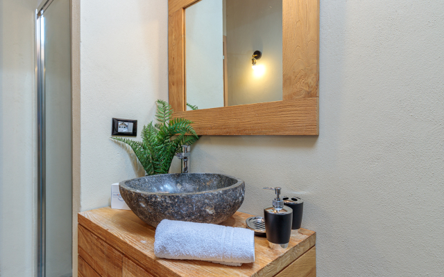 Cascina Liebe with sauna among vineyards