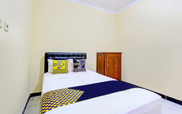 SPOT ON 93007 Guest House Lestari