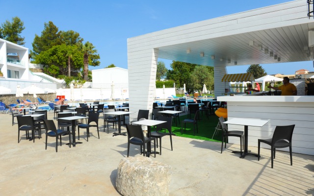 Aiora Aqua Resort