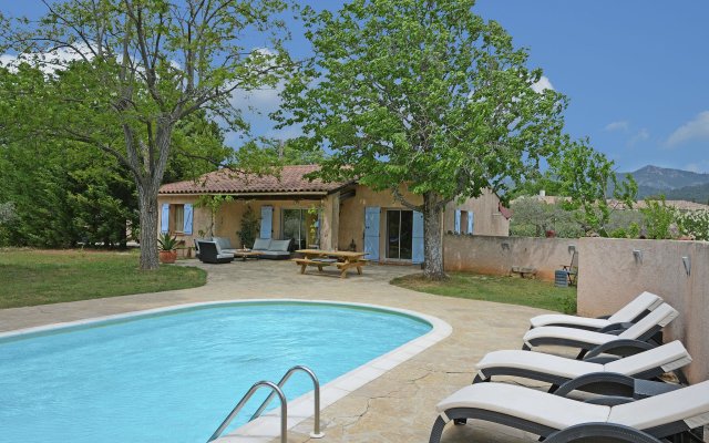 Very attractive detached villa with its own swimming pool