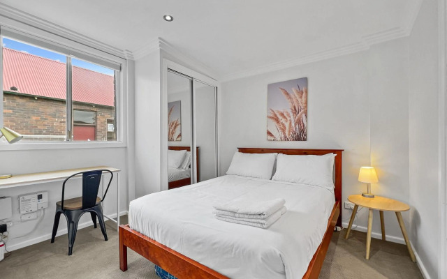 Central Armidale 2-Bedroom Apartment