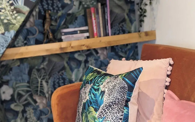 Stylish Studio, Central Bexhill, Home Comforts