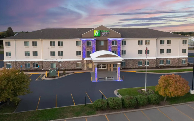 Holiday Inn Express Hotel & Suites Clinton by IHG