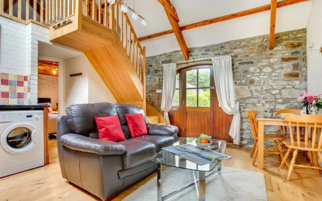 Charming Holiday Home in Haverfordwest With Meadow View