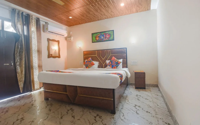OYO 85326 Corinthia Boutique Rooms
