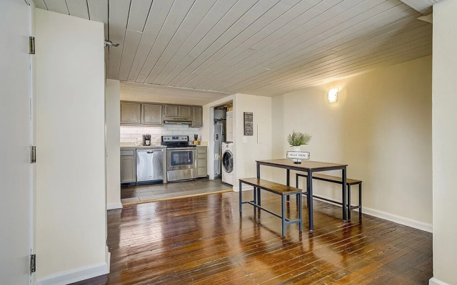 FRONTDESK The Cosmopolitan Apts Philadelphia