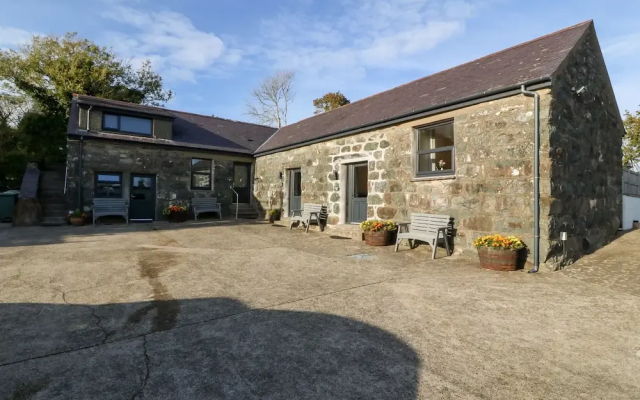 Tyddyn Sianel - Derw