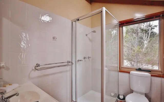 Edzell - Stunning Waterfront Home