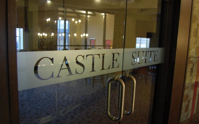 Best Western Plus Pastures Hotel