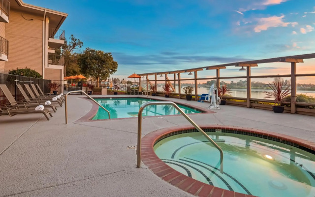 Executive Inn & Suites Embarcadero Cove