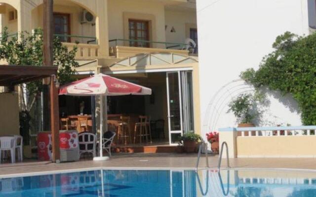 La Luna Apartments