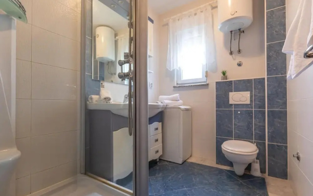 Stunning Home in Makarska With Wifi and 2 Bedrooms