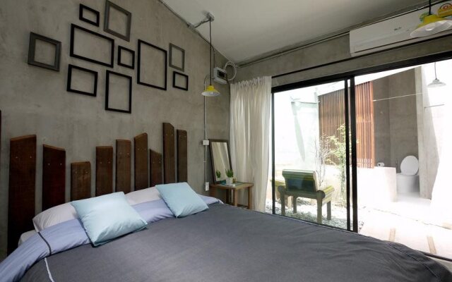 PAUSE Resort & Bar