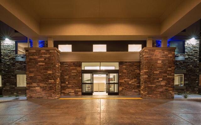 Holiday Inn Express & Suites Pahrump by IHG