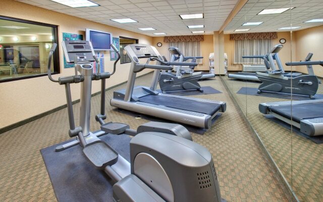 Holiday Inn Express Hotel & Suites Bismarck by IHG