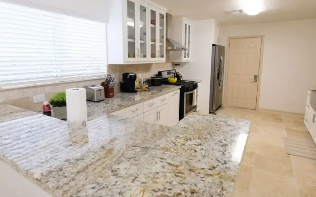 5Bdrm 2.5Bath 9Beds - The Nest Big House